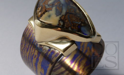 Opaal-Titaniumring-Doesdesign.jpg
