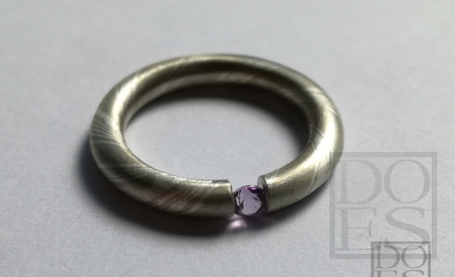 Mokume-gane ring-met granaat.jpg