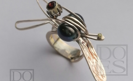 Womans-ring-Mosquito.jpg