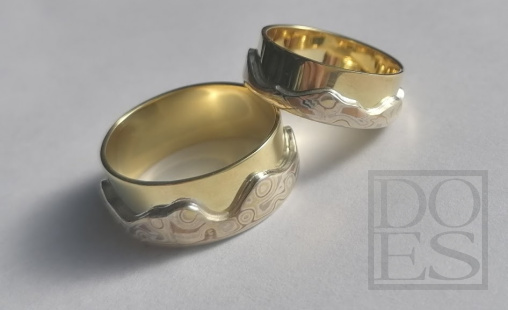 Mokume-gane-trouwringen-18kt-geelgoud.jpg