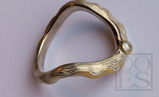 Damesring met diamant.jpg