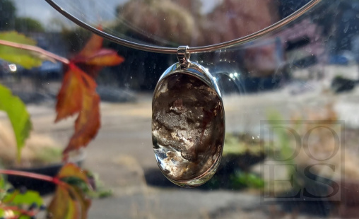 Silver-pendant-with-quartz.jpg